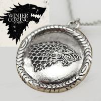 Collier Pendentif Bijou Game of Throne Maison Stark Loup Wolf Devise  Collier Pendentif Bijou Game of Throne Maison Stark Loup Wolf Devise