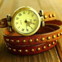 Montre Femme en cuir veritable studded fashion enroulee facon bracelet Marron