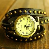 Montre Femme en cuir veritable studded fashion enroulee facon bracelet Noir